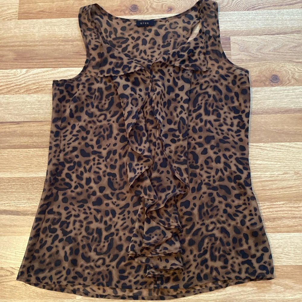 Mine Sleeveless Cheetah Print Lightweight Ruffle Front Top